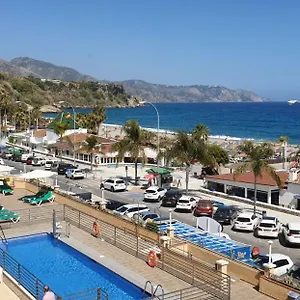 https://apartamentos-nerja-bahia.1costadelsol.com